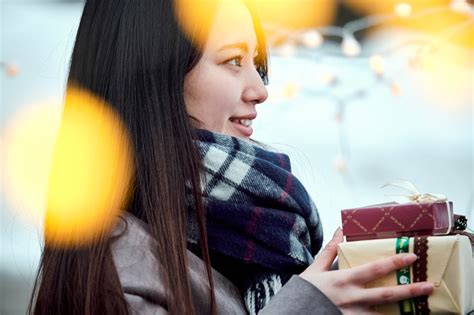 付き合い た て クリスマス|付き合いたての彼氏・彼女に！初めてのクリスマスプレゼント16選.